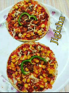 भाखरी पिज़्ज़ा (Bhakhari pizza recipe in hindi) रेसिपी मुख्य फोटो