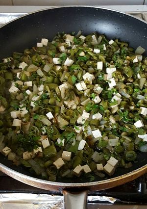 Una foto de Habas con queso tofu