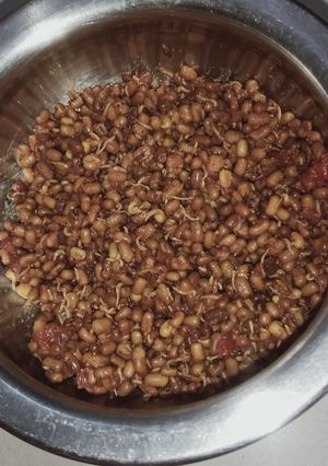 अंकुरित स्प्राउट्स (ankurit sprouts recipe in Hindi) रेसिपी मुख्य फोटो
