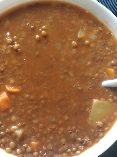 Una foto de Lentejas con caldo de pollo