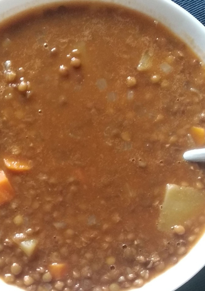 Una foto de Lentejas con caldo de pollo