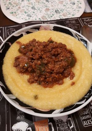 Una foto de Polenta a la bologñesa