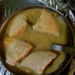A picture of Idli sambar.