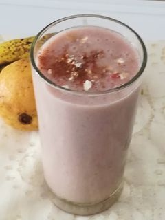 Una foto de Batido con Avena y Frutas
