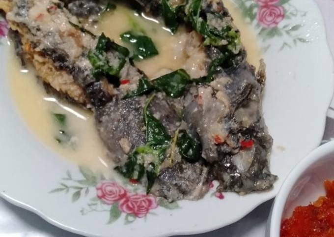 Resep: 28. Lele masak Santan Kemangi plus Sambal Bajak Enak Terbaru