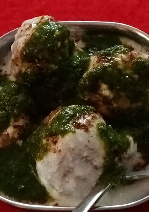 A picture of Kuttu ke aate ke dahi bade.