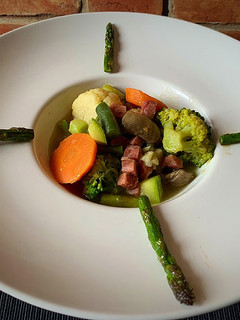 Una foto de Menestra de verduras con su caldo