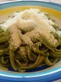 Tallarines con salsa de crema y acelga