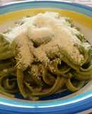 Tallarines con salsa de crema y acelga