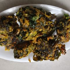 A picture of Arbi leaves pakoda.