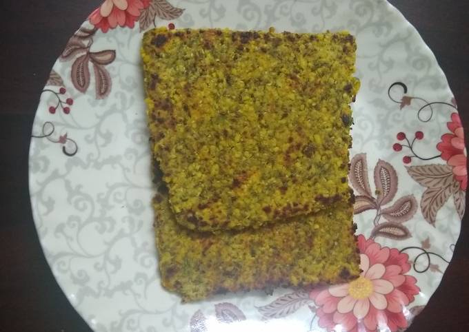 Crushed hari moong dal tikkad