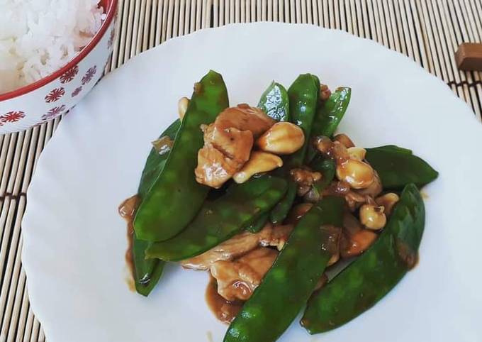 Poulet et pois gourmands aux noix de cajou