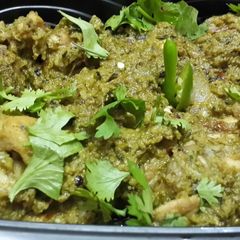 A picture of Chicken Hariyali with mint,coriander and coconut.