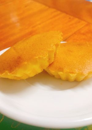 Hình của món Bánh cake chanh leo hạnh nhân (Mini passionfruit almond cake).