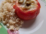 Una foto de tomates rellenos con carne