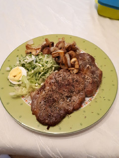 A picture of Steak and Veggies.