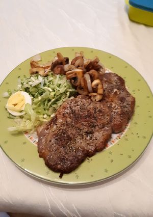 A picture of Steak and Veggies.
