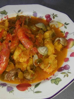 Una foto de Rape con gambas y almejas