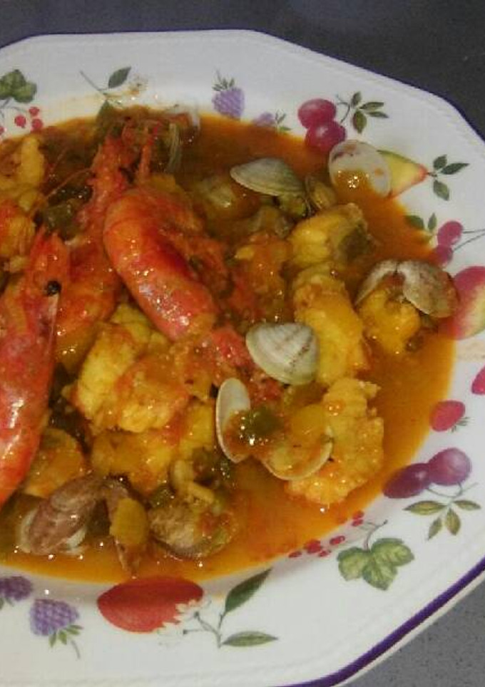 Una foto de Rape con gambas y almejas