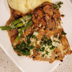 A picture of Chicken Madeira.