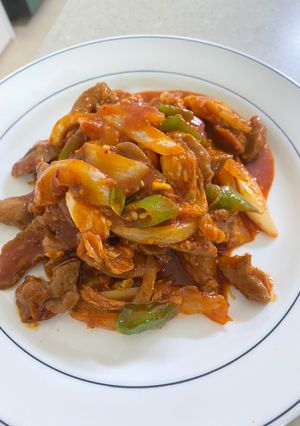 รูปของ หมูผัดซอสเกาหลี (제육볶음 แจยุกบ๊กกึม)