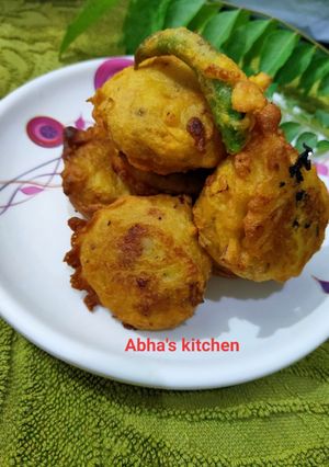 A picture of Batata vada.