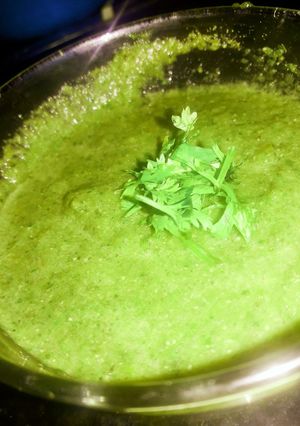 A picture of Hari dhaniya, tamatar ki chutney.