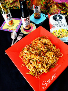 वेज हक्का नूडल्स(veg hakka noodles recepie in hindi) रेसिपी मुख्य फोटो