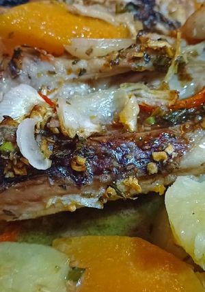 Una foto de Pollo al horno con verduras