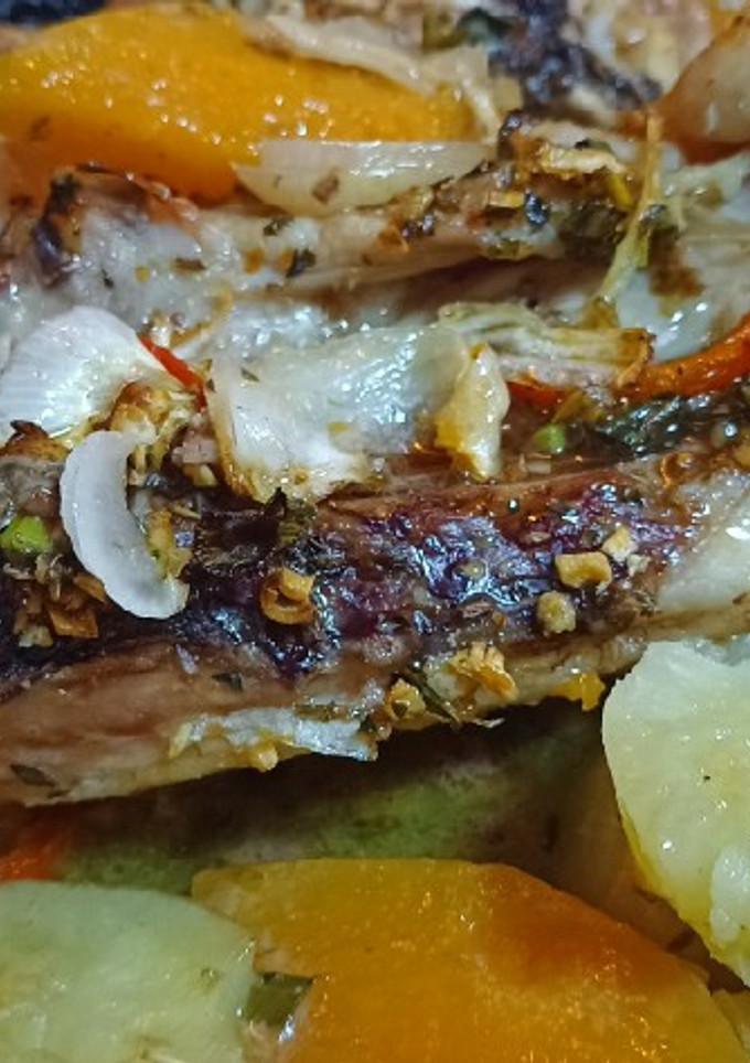 Una foto de Pollo al horno con verduras