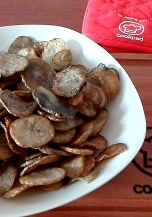 Una foto de Papitas fritas chilotas con sal de mar y orégano