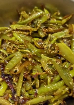 লাউয়ের খোসা ভাজা (Lauer khosa bhaja recipe in Bengali) রেসিপির প্রধান ছবি