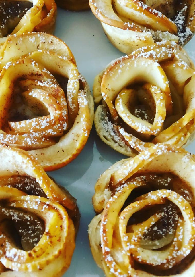 Una foto de Rosas de manzana y hojaldre