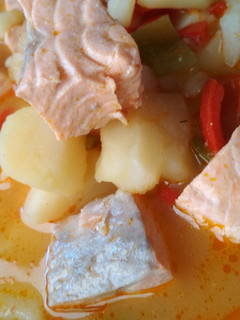 Una foto de Marmitako de salmón