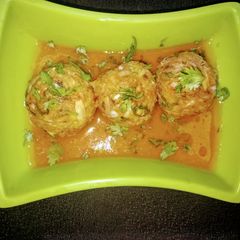 A picture of Kathal kofta gravy.