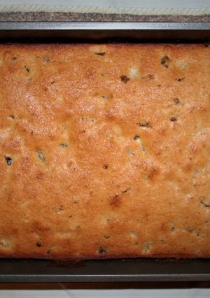 A picture of T's Applesauce Cake.