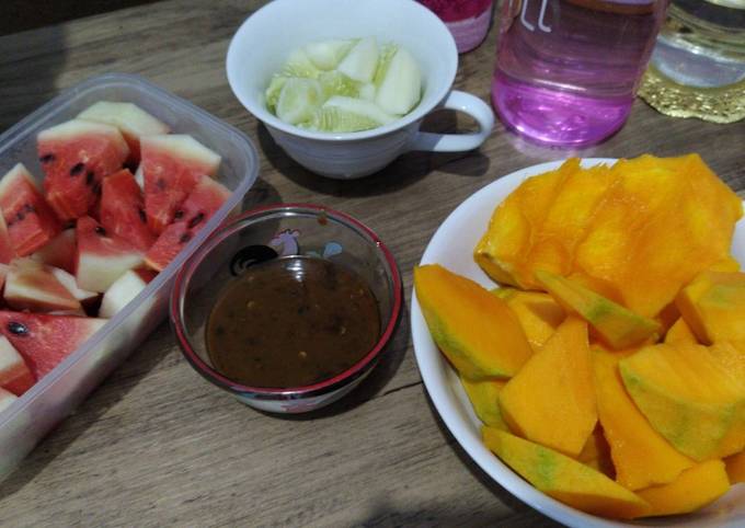 Cara Gampang Membuat Rujak buah Anti Gagal