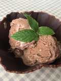 Helado de yogur griego, chocolate y cookies