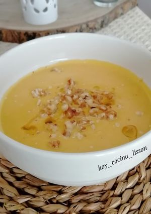 Una foto de Crema fría de calabaza y yogur