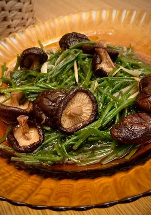 香菇炒水蓮 的食譜成品照片