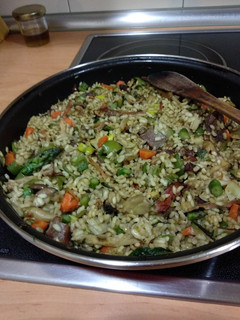 Una foto de Arroz con setas y carne