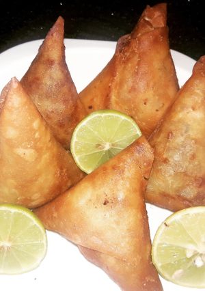 A picture of Samosas/sambusas.