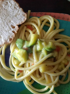 Una foto de Pasta con güicoyes y crema de pollo
