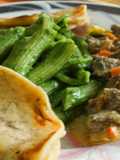 Carne al curry con pasta verde