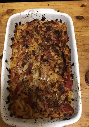 Une photo de Gratin de macaronis aux poivrons grillés jambon blanc et parmesan