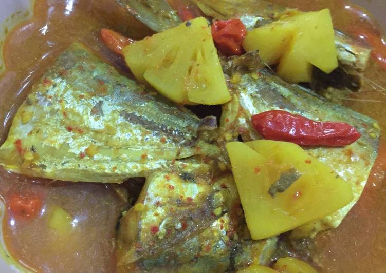 Resep Ikan kembung kuah kuning dengan nanas, Enak Banget