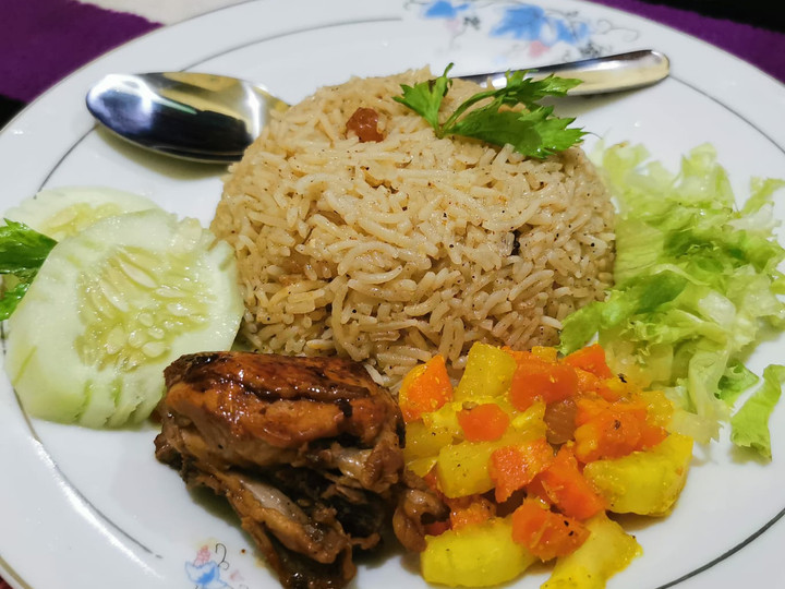 Wajib coba! Cara praktis bikin Nasi Kebuli Ayam madu yang nikmat