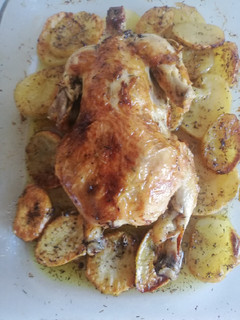 Una foto de Pollo entero asado al horno