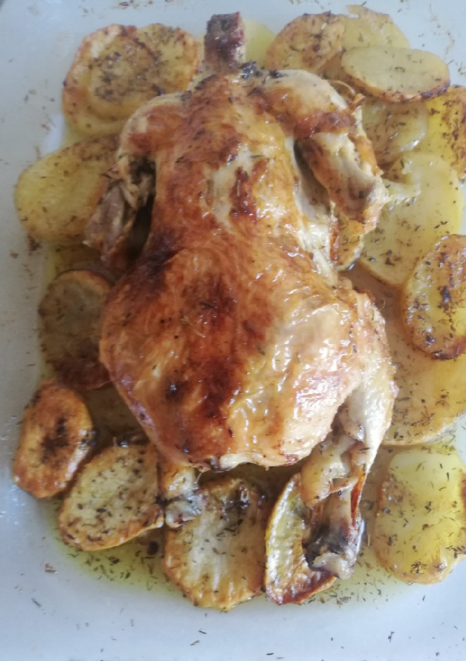 Una foto de Pollo entero asado al horno