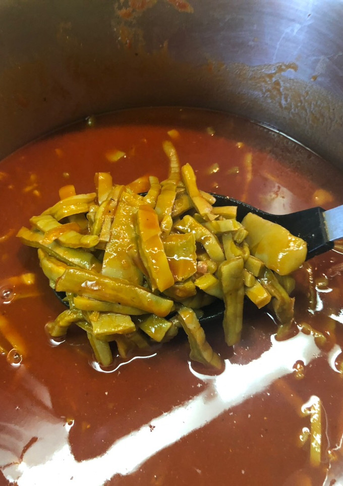 Una foto de Nopalitos en Salsa de Chile Colorado a la Sonorense